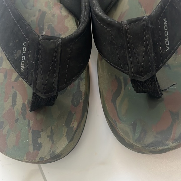 Volcom kids  flip flops- sandals - Picture 3 of 8